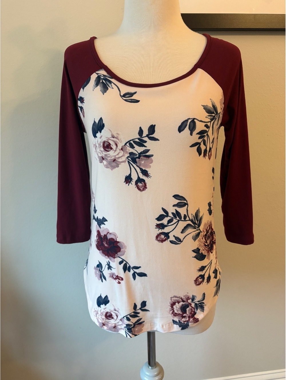 Justify Women’s Small Floral Raglan Baseball Tee Burgundy 3/4 Sleeve